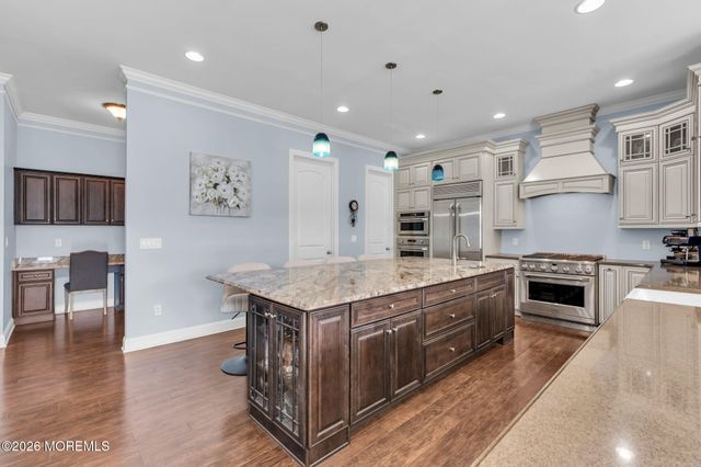 6 Van Note Court, Middletown, NJ 07748