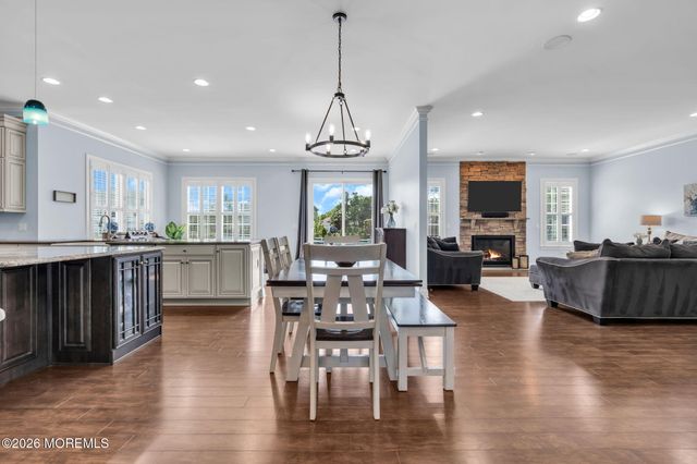 6 Van Note Court, Middletown, NJ 07748
