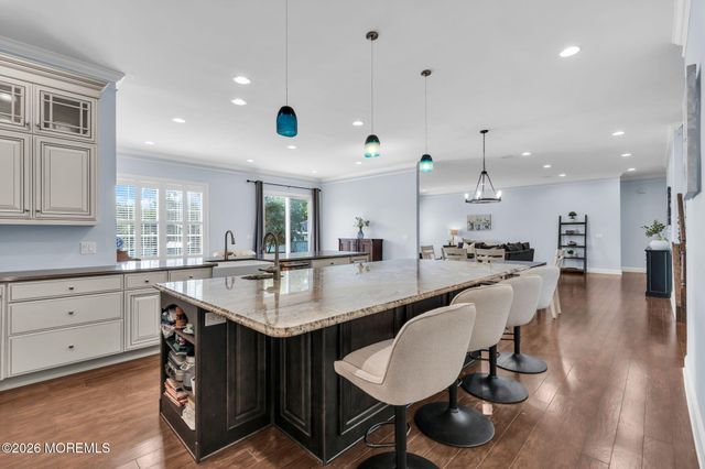 6 Van Note Court, Middletown, NJ 07748