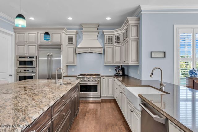 6 Van Note Court, Middletown, NJ 07748
