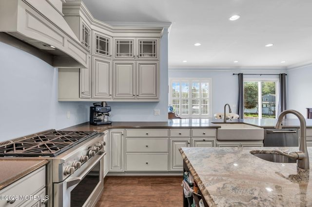 6 Van Note Court, Middletown, NJ 07748