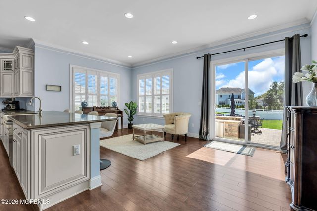 6 Van Note Court, Middletown, NJ 07748