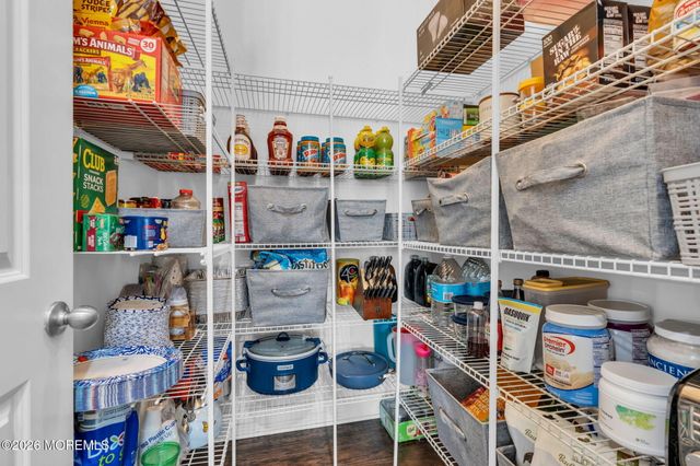 6 Van Note Court, Middletown, NJ 07748