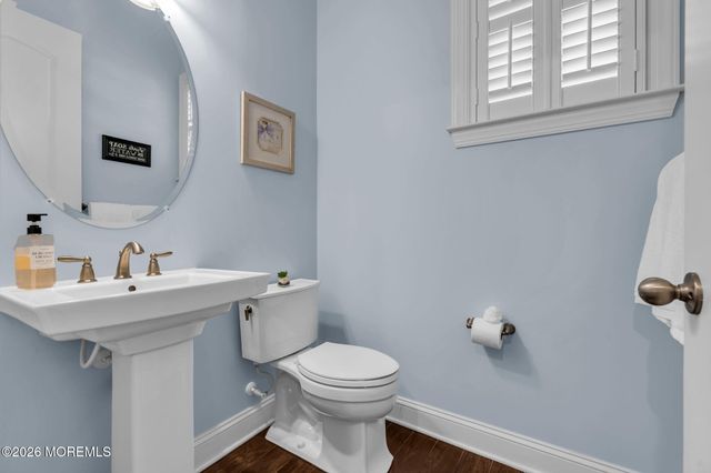 6 Van Note Court, Middletown, NJ 07748