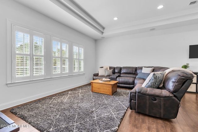 6 Van Note Court, Middletown, NJ 07748