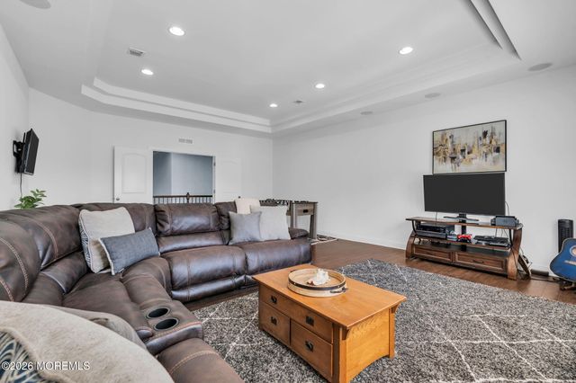 6 Van Note Court, Middletown, NJ 07748