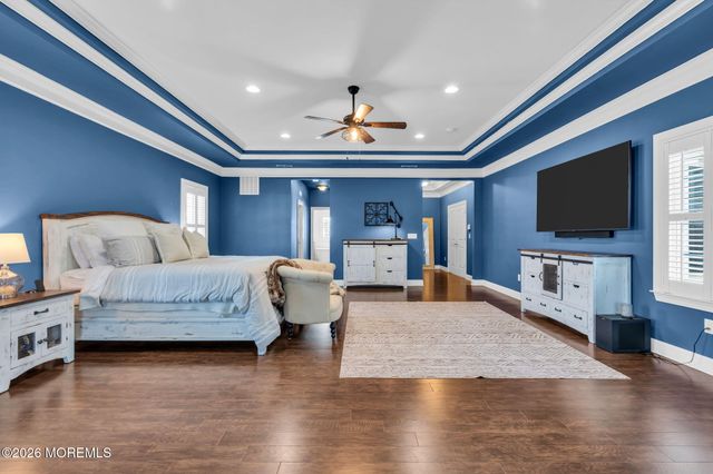 6 Van Note Court, Middletown, NJ 07748
