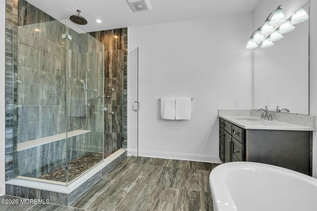 6 Van Note Court, Middletown, NJ 07748