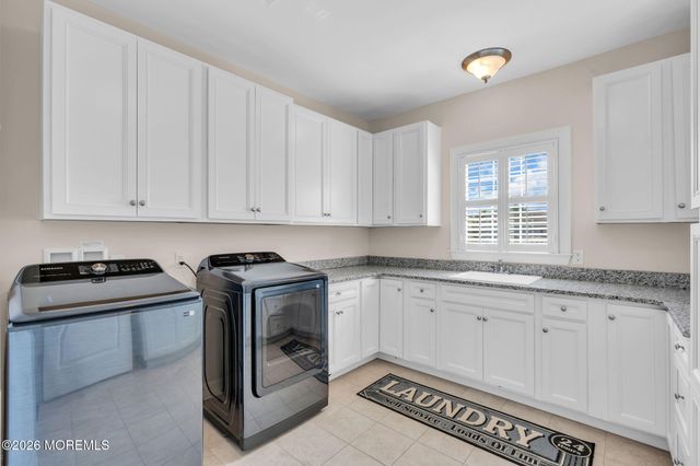 6 Van Note Court, Middletown, NJ 07748