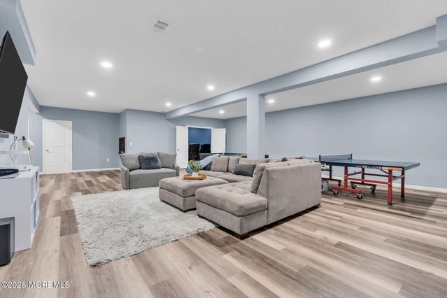 6 Van Note Court, Middletown, NJ 07748