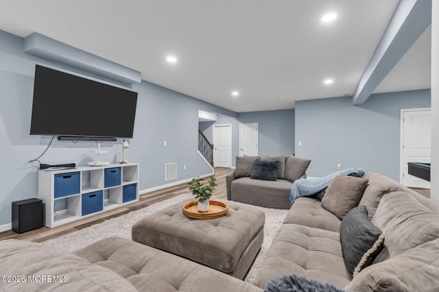 6 Van Note Court, Middletown, NJ 07748