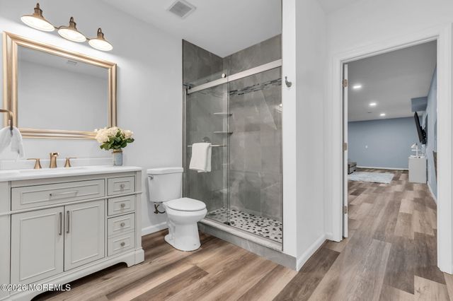 6 Van Note Court, Middletown, NJ 07748