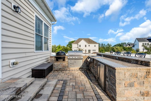 6 Van Note Court, Middletown, NJ 07748