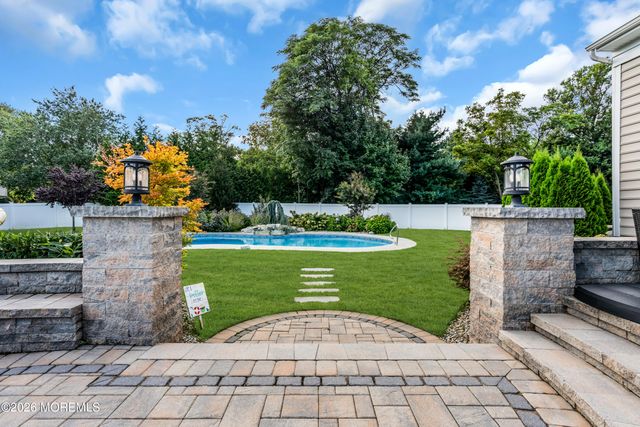 6 Van Note Court, Middletown, NJ 07748