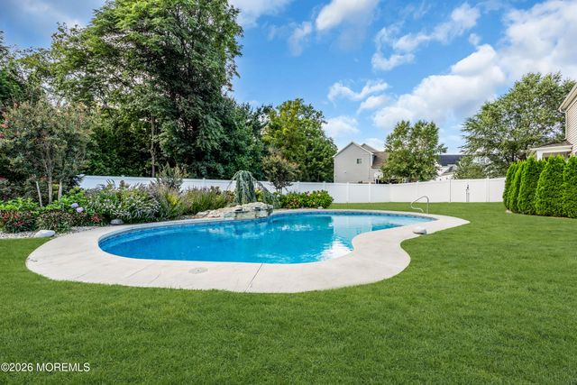 6 Van Note Court, Middletown, NJ 07748