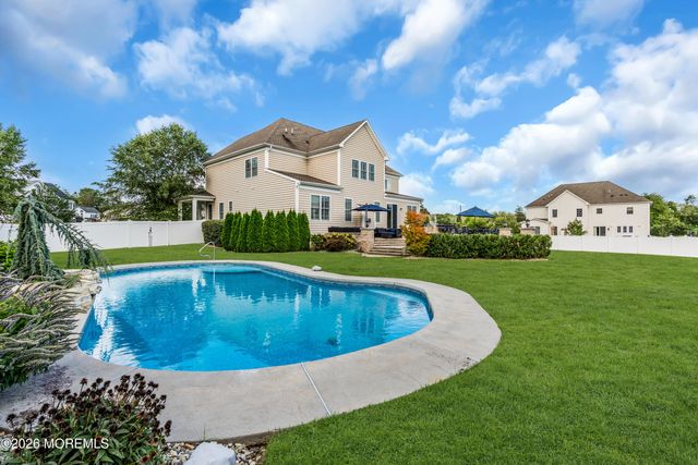 6 Van Note Court, Middletown, NJ 07748