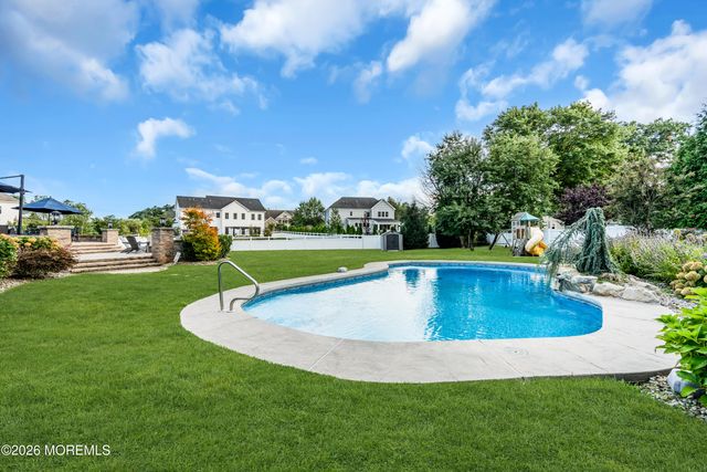 6 Van Note Court, Middletown, NJ 07748