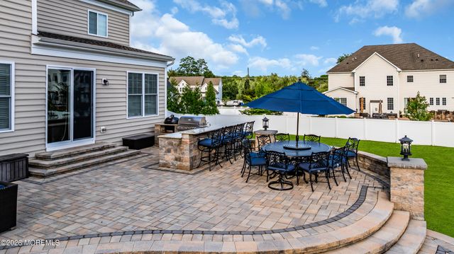6 Van Note Court, Middletown, NJ 07748