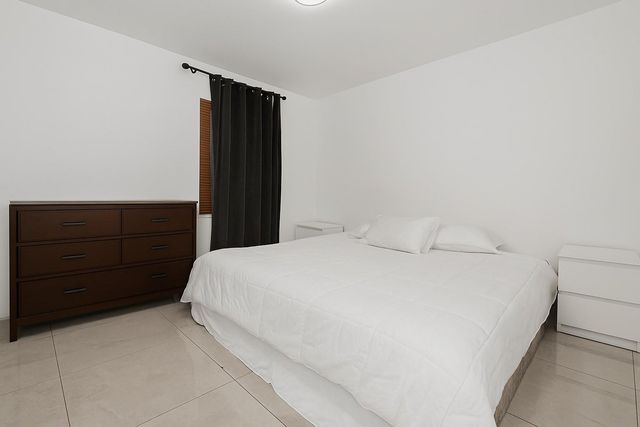 2447 Roosevelt St, Hollywood, FL 33020