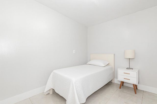 2447 Roosevelt St, Hollywood, FL 33020