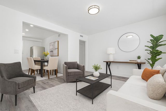 2447 Roosevelt St, Hollywood, FL 33020