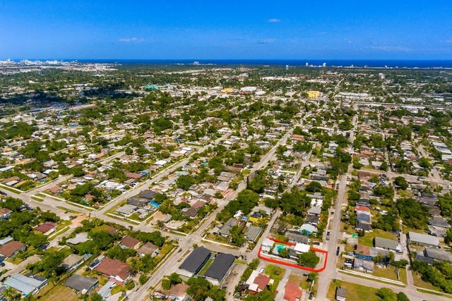 2447 Roosevelt St, Hollywood, FL 33020