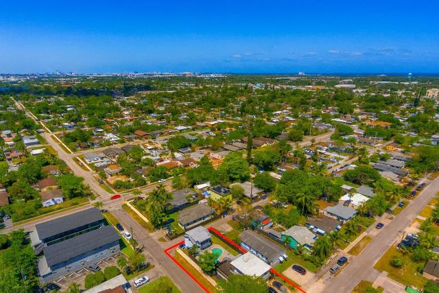 2447 Roosevelt St, Hollywood, FL 33020