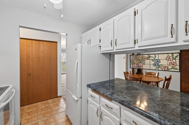 35 Nathan Lane N 223, Plymouth, MN 55441