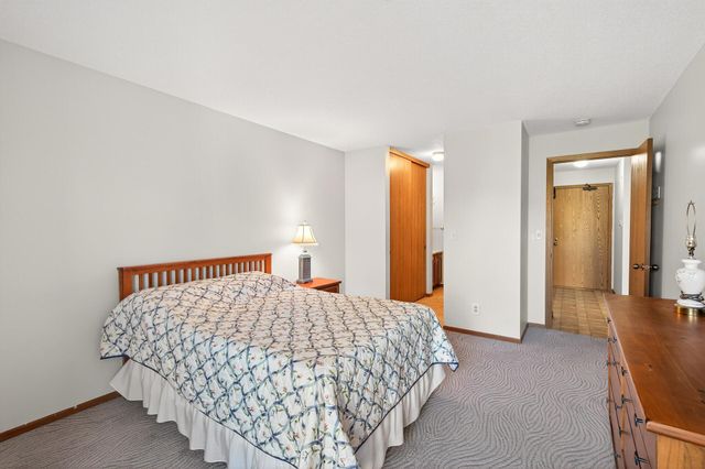 35 Nathan Lane N 223, Plymouth, MN 55441