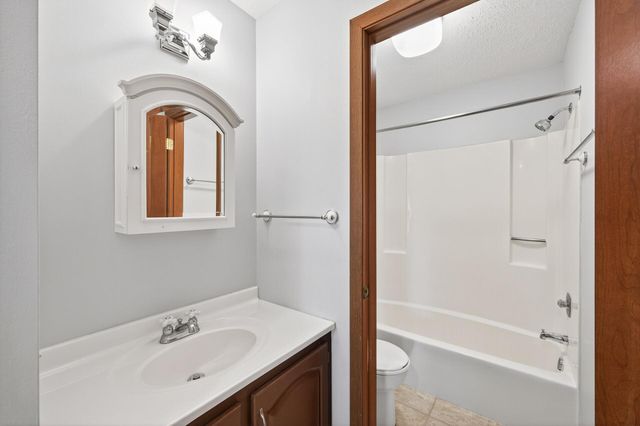 35 Nathan Lane N 223, Plymouth, MN 55441