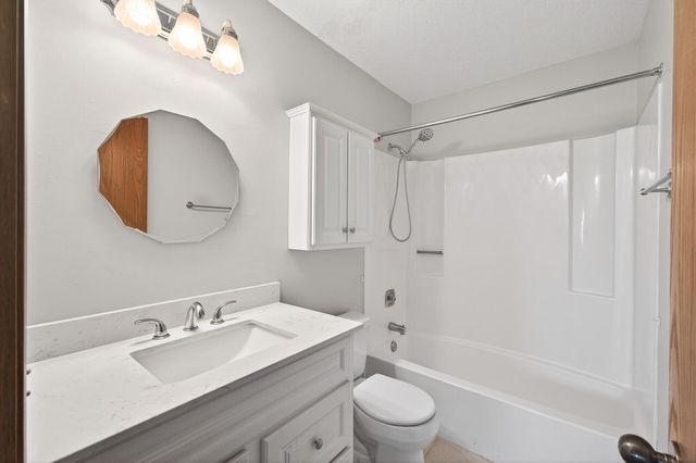 35 Nathan Lane N 223, Plymouth, MN 55441