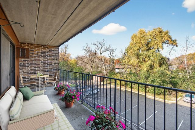 35 Nathan Lane N 223, Plymouth, MN 55441