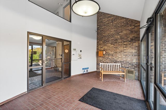 35 Nathan Lane N 223, Plymouth, MN 55441