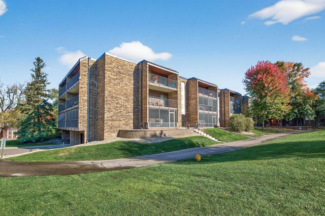 35 Nathan Lane N 223, Plymouth, MN 55441