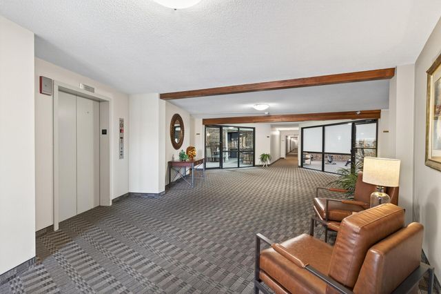 35 Nathan Lane N 223, Plymouth, MN 55441