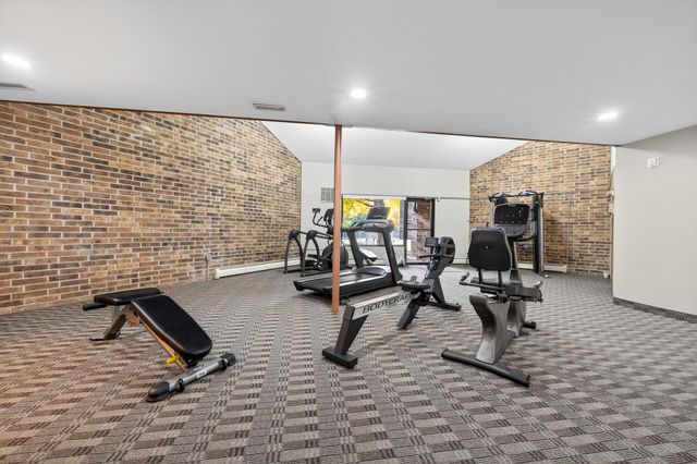 35 Nathan Lane N 223, Plymouth, MN 55441