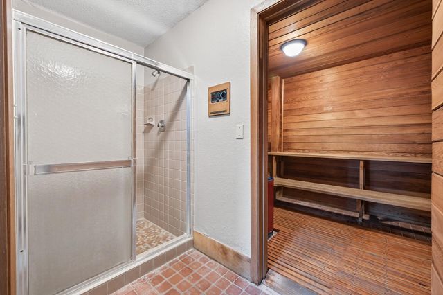 35 Nathan Lane N 223, Plymouth, MN 55441