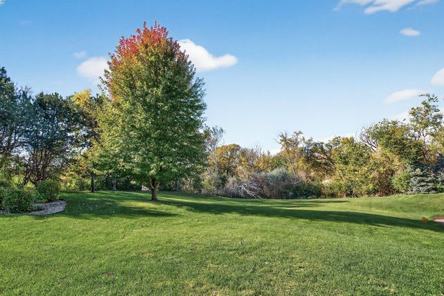 35 Nathan Lane N 223, Plymouth, MN 55441