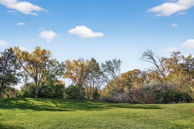 35 Nathan Lane N 223, Plymouth, MN 55441