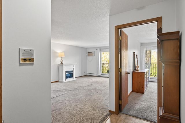 35 Nathan Lane N 223, Plymouth, MN 55441