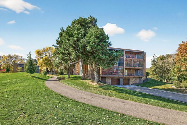 35 Nathan Lane N 223, Plymouth, MN 55441