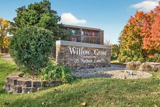 35 Nathan Lane N 223, Plymouth, MN 55441