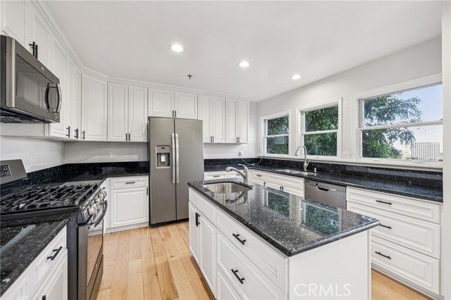 3600 Multiview Drive, Los Angeles, CA 90068