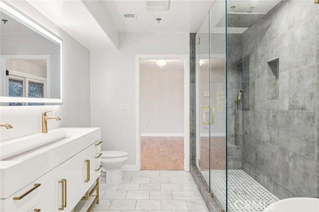 3600 Multiview Drive, Los Angeles, CA 90068