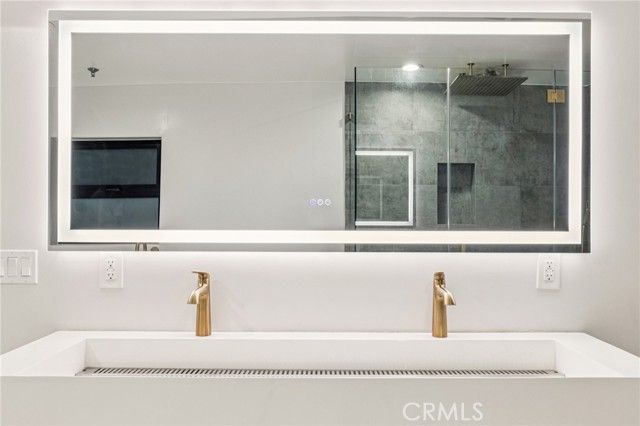 3600 Multiview Drive, Los Angeles, CA 90068