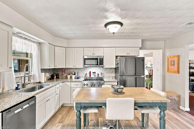 709 Southleaf DR, Virginia Beach, VA 23462