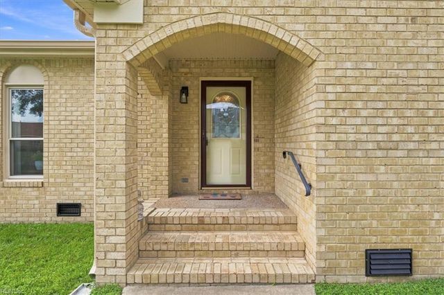 709 Southleaf DR, Virginia Beach, VA 23462