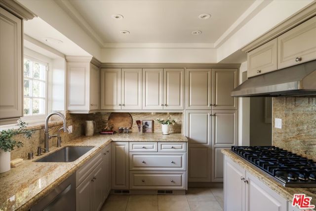 2560 Micheltorena Street, Los Angeles, CA 90039