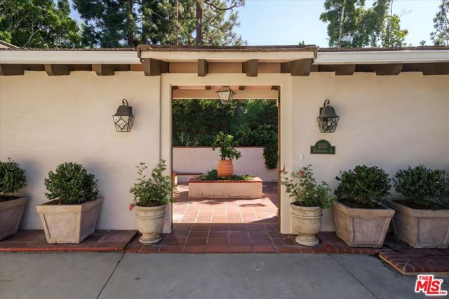 2560 Micheltorena Street, Los Angeles, CA 90039