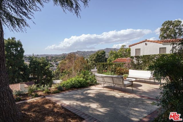 2560 Micheltorena Street, Los Angeles, CA 90039
